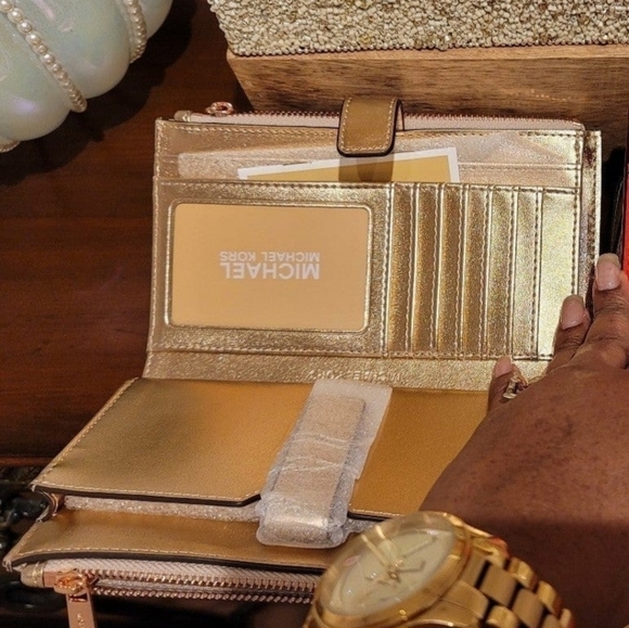 ***SOLD***Michael kors Rose Gold - Picture 3 of 3